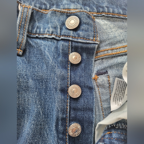 Levis size 29, Great For Curves! - Picture 3 of 12